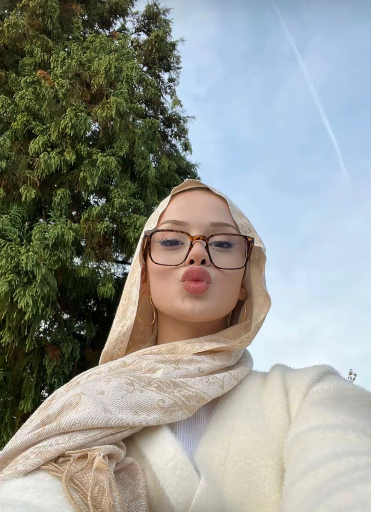 Bayır Arabada Görüşen Escort Bayan Kadeh